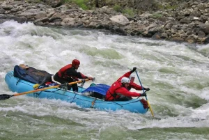Rafting in Tamur River