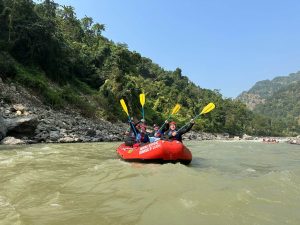 Rafting in Tamur river